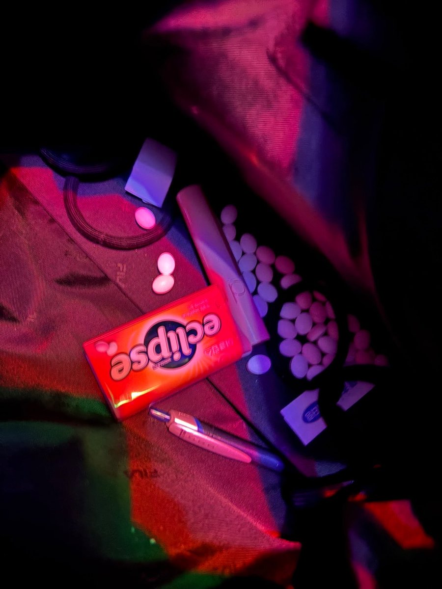 클럽에서 마약하는 사람됨 ㅆ발
노래방이고 이클립스 뚜껑 열려서 쏟은거임