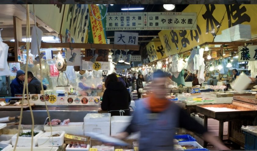 JapanGuide76889's tweet image. Tsukiji in Tokyo isn’t really about eating sushi.

It’s about realizing that you’re stepping into
someone’s workplace — not a theme park.