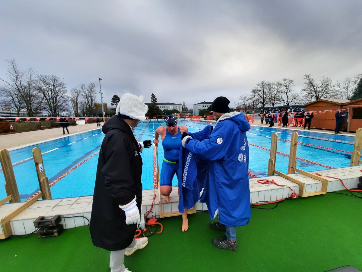#natation Championnat de France en eau froide
#SaintLouis #alsace 
L'eau a 4,3 degrès