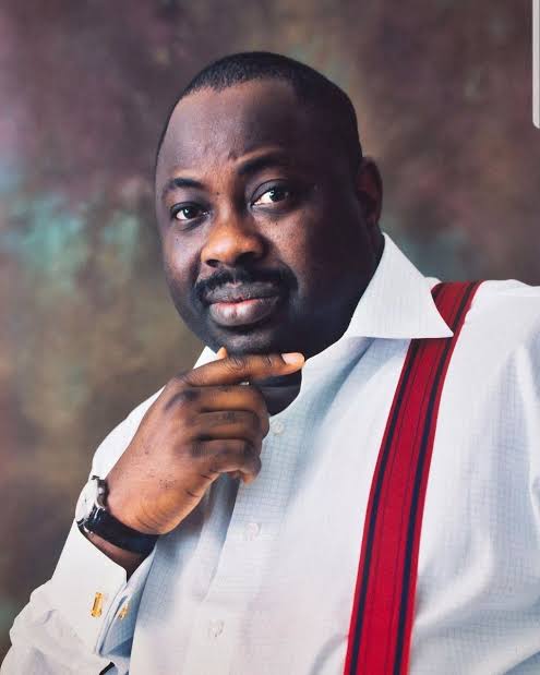 What a man like Dele

Only God knows why you so hate PO to be president

Who knows, maybe you've been hiding your hatred 4 Igbos

Or maybe because you hate the progress of the average Nigerians 

To you, it's all about the rich

I guess this is how you eat

The Ovation man 😴