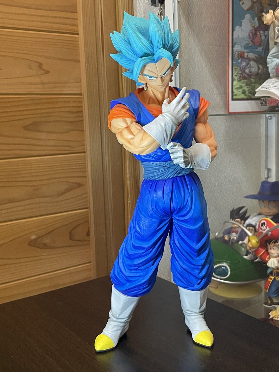 tetsuya13952's tweet photo. 新年の挨拶が遅れましたが、2026年もよろしくお願いします🙇‍♂️
・
2026年の初戦は19日からの岐阜です🚲
・
今年も1走1走集中して頑張ります！
・
45歳の年ですが、ウエイトに力を入れて、写真(フィギュア)みたいな身体になれるように頑張りますw
・
#競輪選手　#ドラゴンボール　#競輪 https://t.co/PD26A28BCe