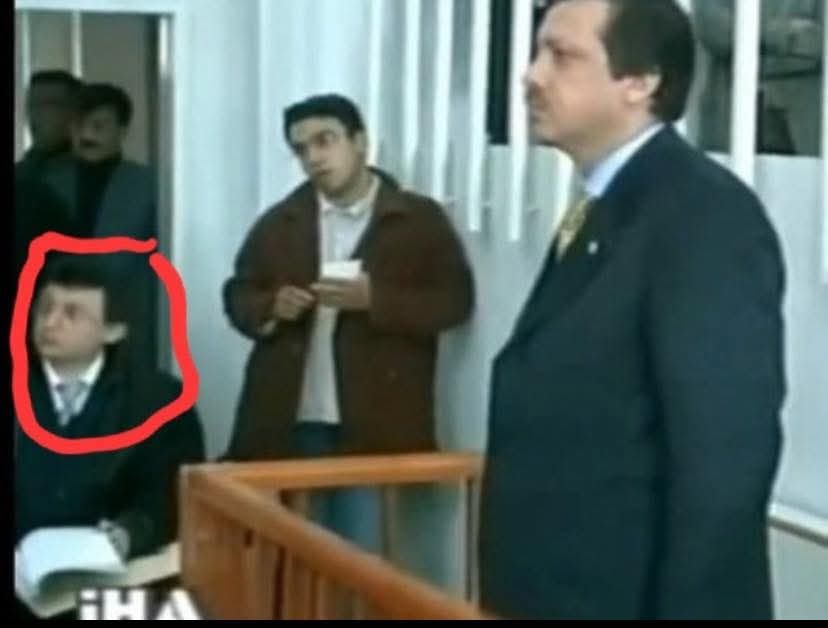 Nereden bilecektim Ekrem beyin bir numaralı reis hayranı olduğunu .? Kandırıldık … 🤮🤮😭😭😭🤯🤯