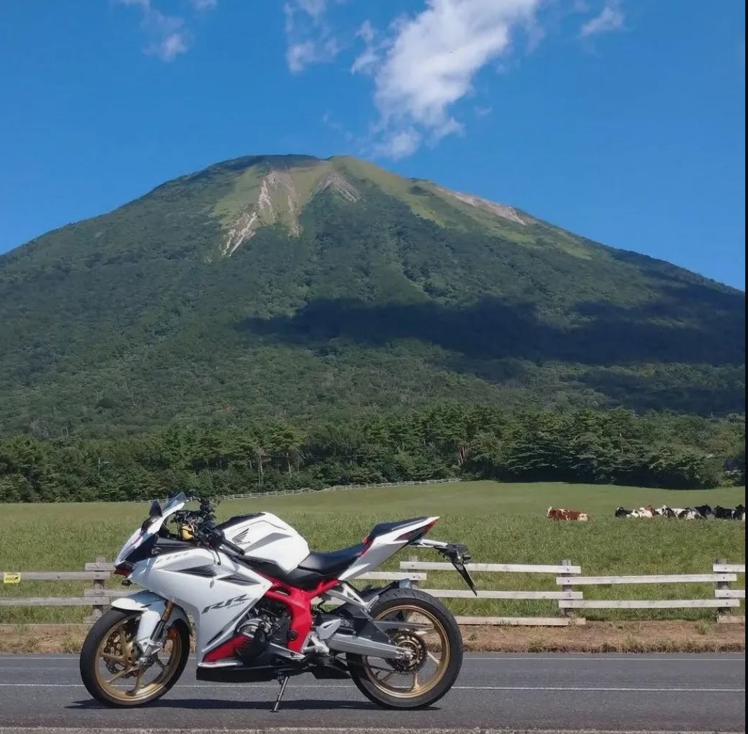 PmYESCESQCJRXai's tweet image. #ogkカブト さんの新作
#kamui5 凄く欲しいな～♪
友人がカブトは静かでカッコ良くてイイぞーって四人揃って！笑

そういえば小学生の時の自転車のヘルメットも赤いカブトだったなぁ～ 

御縁あると良いな！