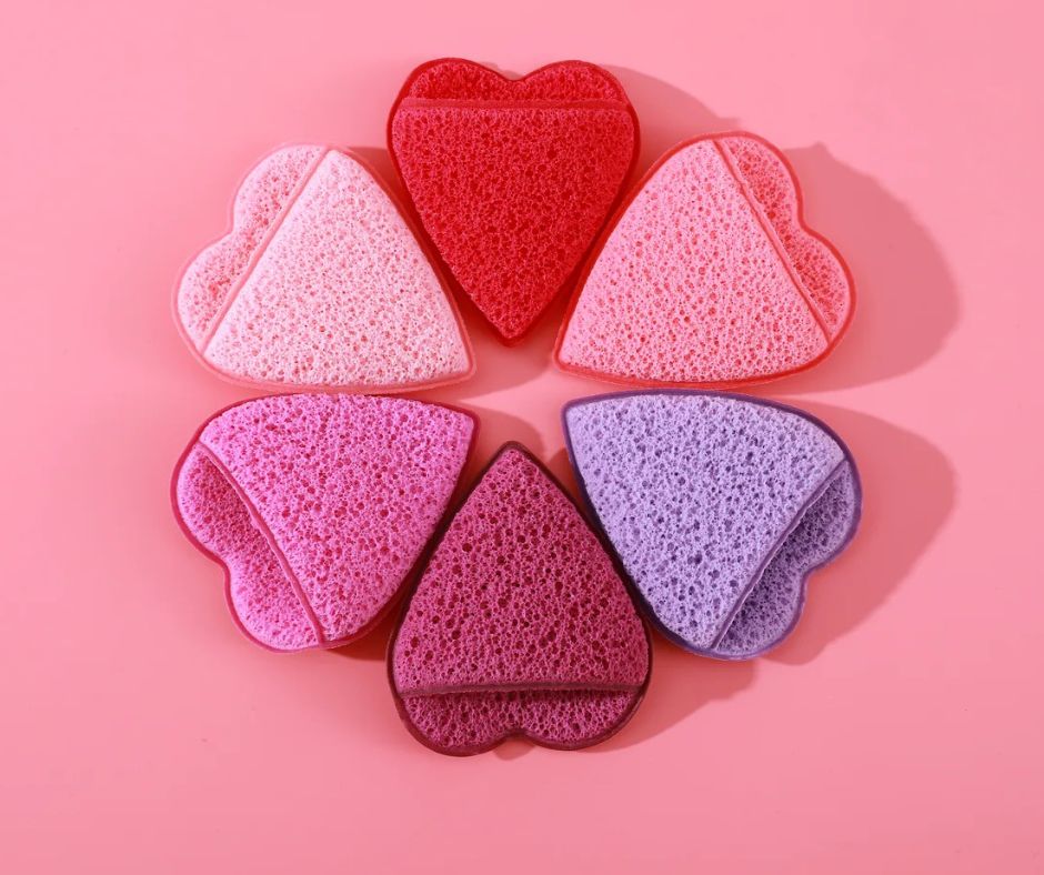 Sponges for removing makeup, made with soft and non-abrasive material that is safe for all skin types, including sensitive and delicate skin

#makeup #sponge