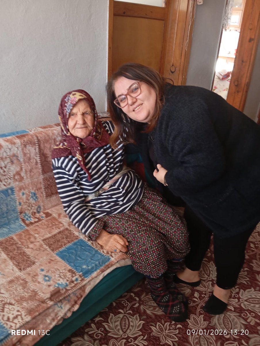AKKadinBigadic's tweet photo. Bugün Yeniköy Mahallesi dikiş kursunun misafiri olduk. İçten ve samimi bir şekilde karşılandık. Hep beraber istişarelerde bulunduk. Yaşlı bir Teyzemize ziyaret etme fırsatı bulduk. 
  Yeniköy mahalle sakinlerine misafirperverlikleri için çok teşekkür ederiz. https://t.co/LWQHQjDni1