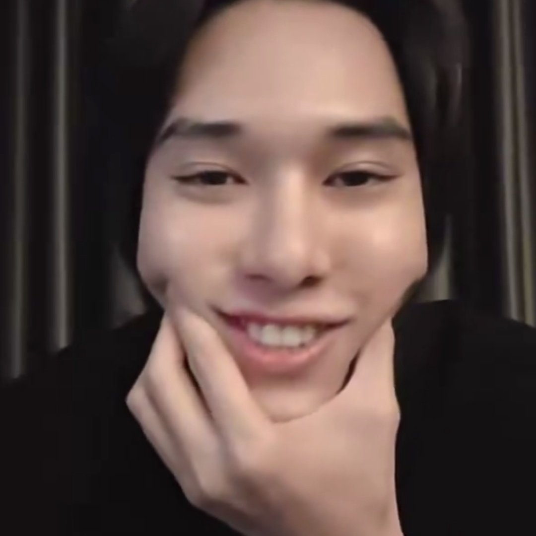 iminatwt's tweet image. my pretty honeybun 😭🤍