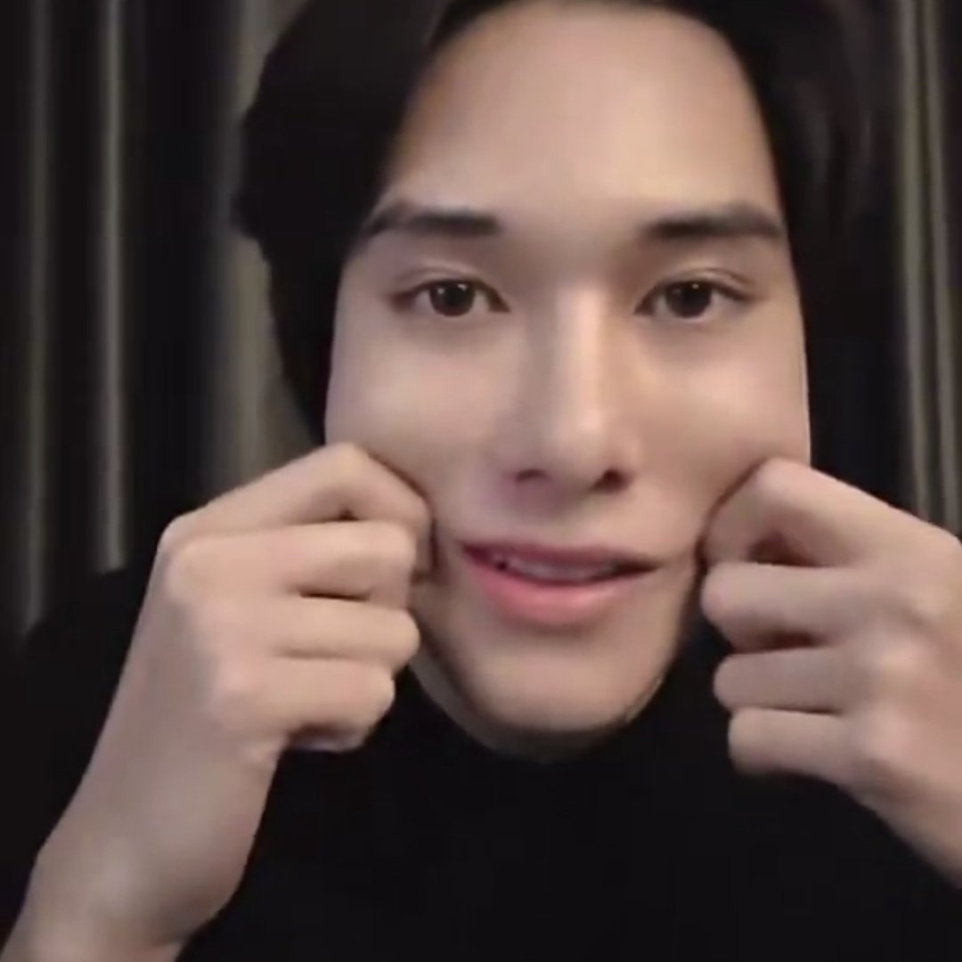 iminatwt's tweet image. my pretty honeybun 😭🤍