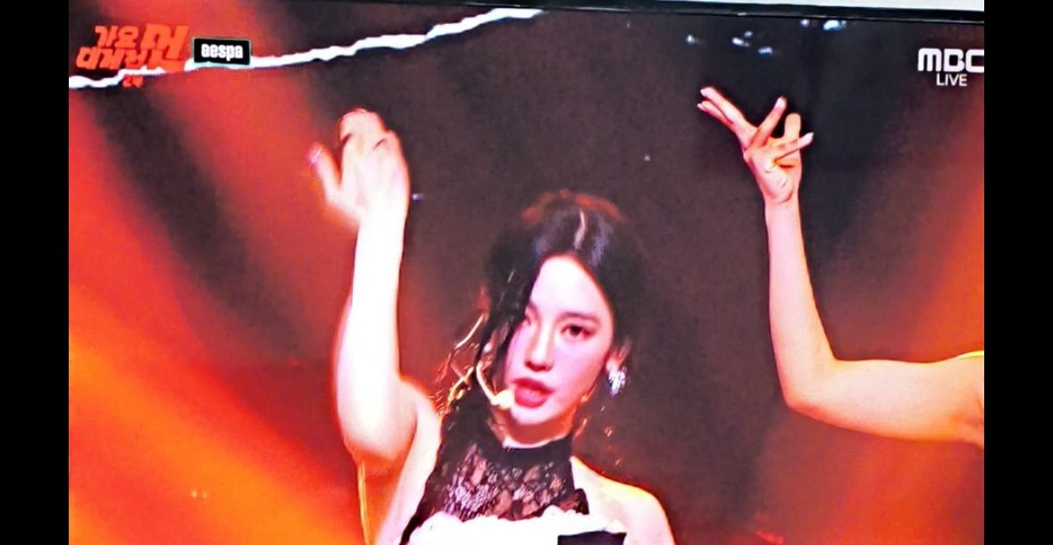 YukokuTV1's tweet image. "原爆のライト買ったよ😆"
↓
aespaを出演させるなの署名14万筆の受け取りを拒否
↓
ニンニンが"病欠"で3名出演
↓
出演時刻が午後8時15分(原爆投下時刻)
↓
歌詞が完全に挑発行為
↓
おまけにニンニンは裏で韓国の番組に出演

もうaespaとはかどうでもいいので、日本人はNHK解体に集中しましょう。