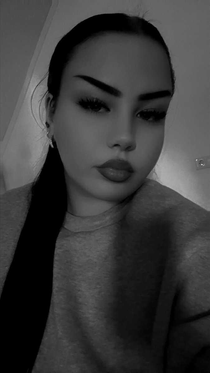 Nini_2006_'s tweet photo. Welke loser heeft zin om een paar leuke opdrachtjes voor me uit te voeren?😈
RT is spraak memo (mij berichten)

Findomnl findombe tikkieslaaf geldslaaf humanatm bratz feet feetfetish feetworship koffieslaaf paypig https://t.co/kvImxpVBUz