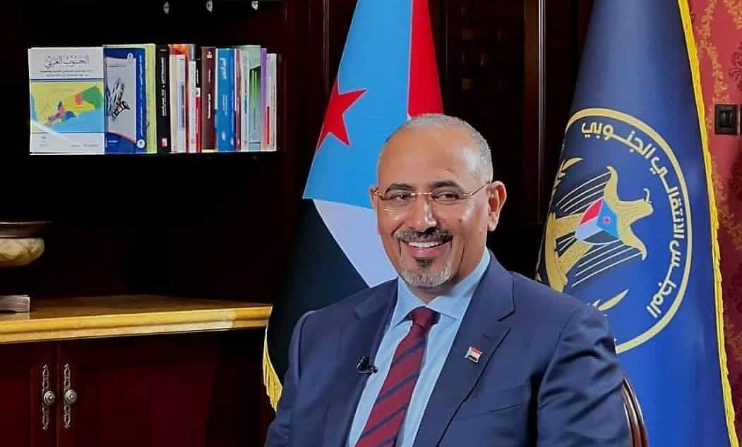 كنا نلوم الرئيس عيدروس الزبيدي على رفضه الذهاب للسعودية، لكن الأيام أثبتت أنه قرأ المشهد مبكرًا، ما حدث من ضغوط واحتجاز للوفد، وفرض بيانات قسرية لا تعبّر عن إرادتهم، يعزز القناعة بأن موقفه لم يكن اندفاعًا، بل تقديرًا سياسيًا واعيًا لما كان يُحضَّر في الكواليس.