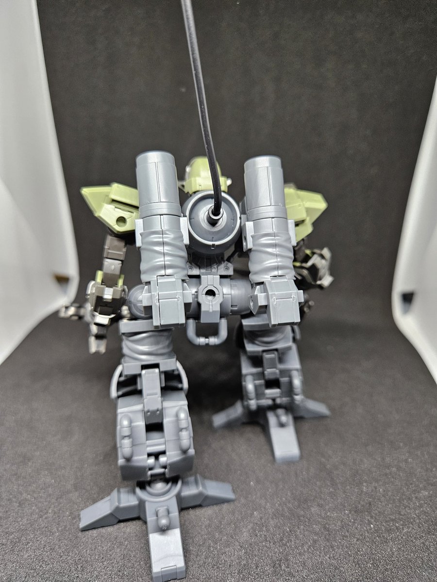 #30MM地球連合軍 
 #30MM海エリア
《イグライトマイナー》
氷に閉ざされた海中での資源採掘とスクラップ回収を目的として急造されたイグライトのオプション装備。
急造の為、酸素供給や通信に関しては輸送船と有線式で賄っている。
装備は大型クローと多連装ランチャーのみ。