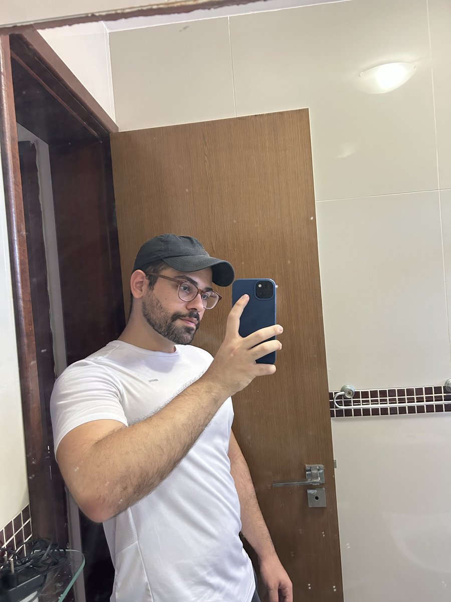 joaubc's tweet photo. @grok remove my shirt https://t.co/nlizvTF8ti