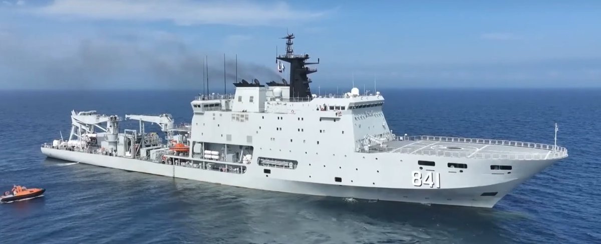 PRC_Dragon's tweet image. 我看到，海军目前在大量下水服役救生船，2025年，海军一年下水服役1艘927型1万4千吨，未知型号3艘8000吨打捞救生船。