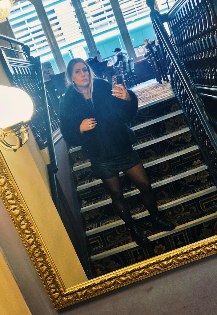 Fuck it, its Friday!

Drinks are expected
Roaming around town with your credit card is next...
#spoonspig
#cashmeet
Goddess Femdom Findom Fetish Milf Submissive Paypig Finsub Slave paysub  cuckold feet foot soles toes nylon lingerie boots errands leather worship mistress superior