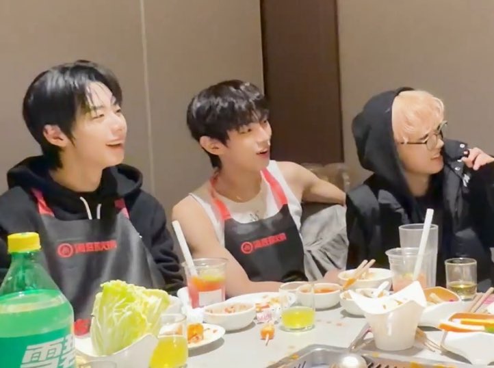 tatteuthae's tweet image. what the hell was the real temperature in that room