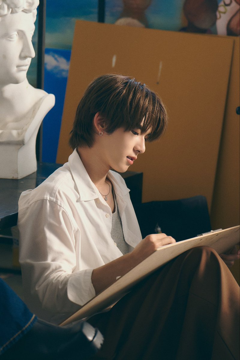 twnpich's tweet image. สวัสดีครับ ผมตี๋ตี๋ รับบทเป็น "ด้วง" เองค้าบ ฝากผลงานซีรีส์เรื่องแรกของผม ในฐานะนักแสดงนำ กับซีรีส์ "ด้วงกับเธอ" ด้วยนะครับ ตั้งใจมากเลย ผมรักด้วงมาก ๆ และก็รักคุณฉินด้วย อิอิ ขอบคุณพี่กล้า พี่มะเหมี่ยว อุนป๊าอช พี่กิ๊ก และทีมงานทุกคน อยากบอกว่าตั้งใจมากจริง ๆ ฝากแฟน ๆ…