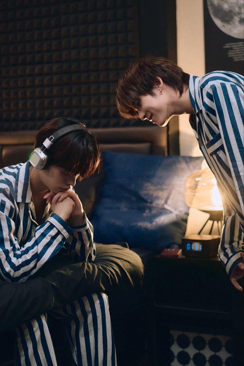 twnpich's tweet image. สวัสดีครับ ผมตี๋ตี๋ รับบทเป็น "ด้วง" เองค้าบ ฝากผลงานซีรีส์เรื่องแรกของผม ในฐานะนักแสดงนำ กับซีรีส์ "ด้วงกับเธอ" ด้วยนะครับ ตั้งใจมากเลย ผมรักด้วงมาก ๆ และก็รักคุณฉินด้วย อิอิ ขอบคุณพี่กล้า พี่มะเหมี่ยว อุนป๊าอช พี่กิ๊ก และทีมงานทุกคน อยากบอกว่าตั้งใจมากจริง ๆ ฝากแฟน ๆ…