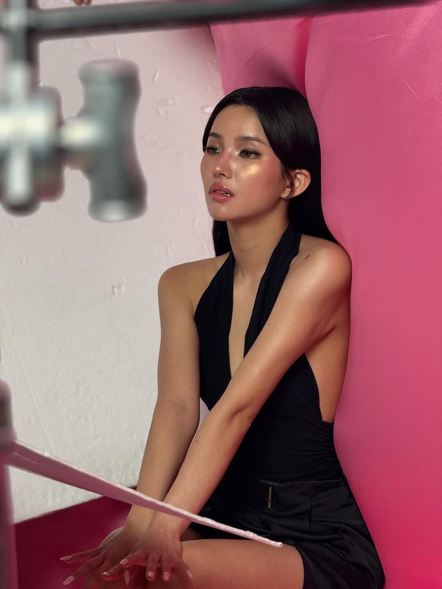 kennyjennybenny's tweet image. Soyeon really said fuck whitewashing and posted the unwhitewashed version