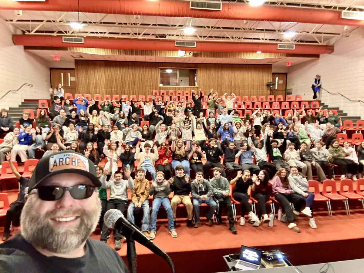 MachineJG's tweet image. Hawthorne Middle School in Townsend yesterday- 3rd time! Always a great one. 👍👍 chainsawscheeseburgersandrocknroll.com