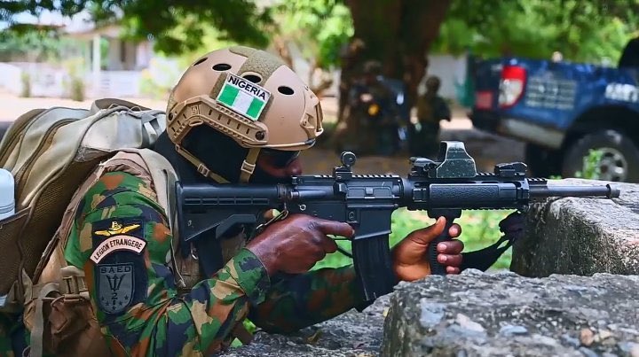 ArcSadam's tweet image. While we argue online, the Nigerian Army is on the frontlines—rain or shine—defending the soul of the nation.

Respect the uniform.
Hail the Nigerian Army 🇳🇬🫡