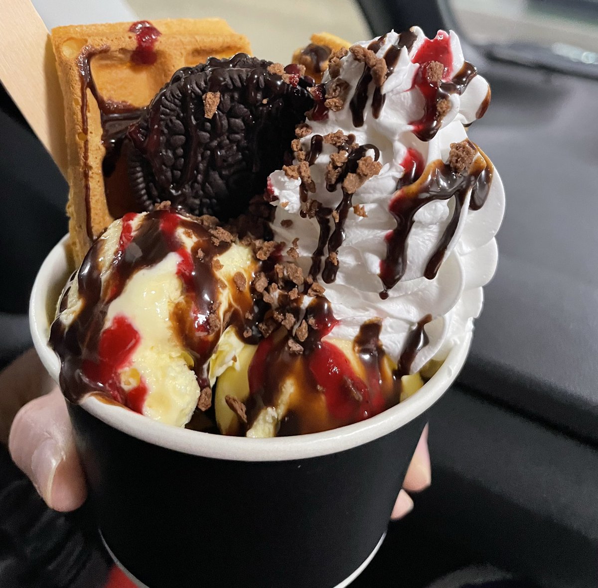 この前食べたカップワッフルえぐすぎて、この写真見るたびに甘いもの食べたい欲ぶち上がってしまう😭
これを食べるために頑張る🔥