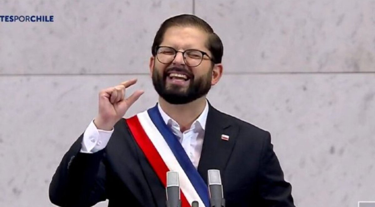 Falta asi de poco para que se vaya el peor presidente de la historia, chao boric ctm!