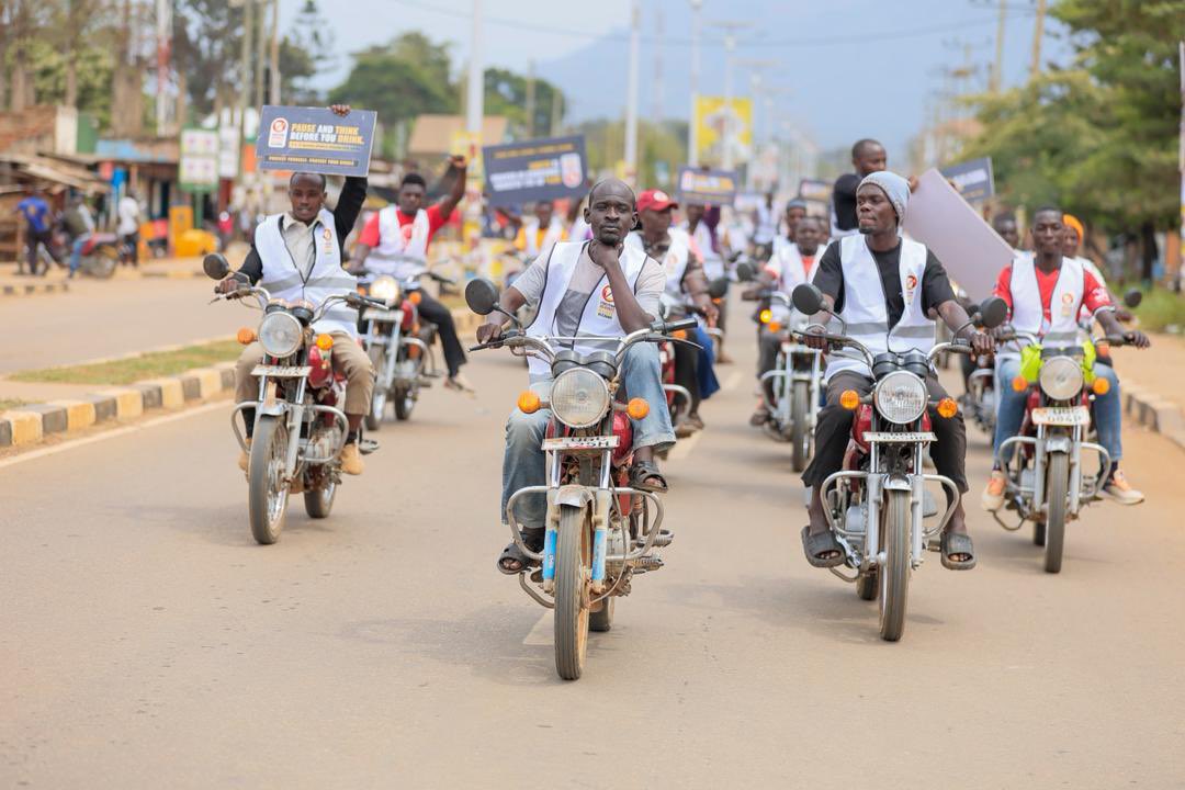 GyozlynB's tweet image. Illicit alcohol affects us all. In Mbale today, the Coalition is engaging communities to shed light on its far-reaching impacts. Let's work together to create safer spaces. #ProtectYourself 
#ProtectYourCircle.