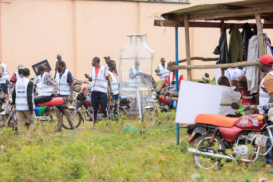 GyozlynB's tweet image. Illicit alcohol affects us all. In Mbale today, the Coalition is engaging communities to shed light on its far-reaching impacts. Let's work together to create safer spaces. #ProtectYourself 
#ProtectYourCircle.