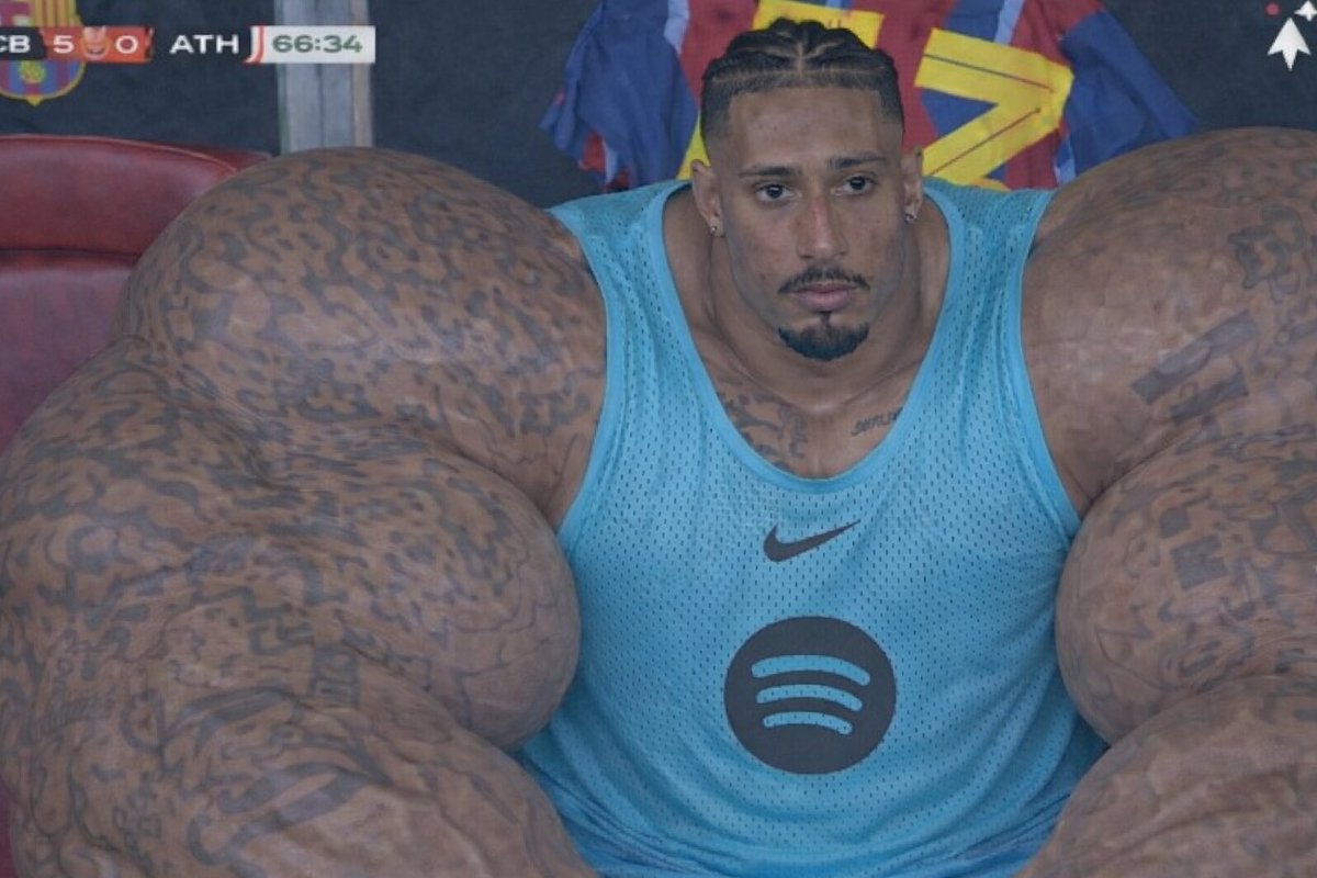 Mmonkoaa's tweet image. Raphinha before Flick         and      After Flick