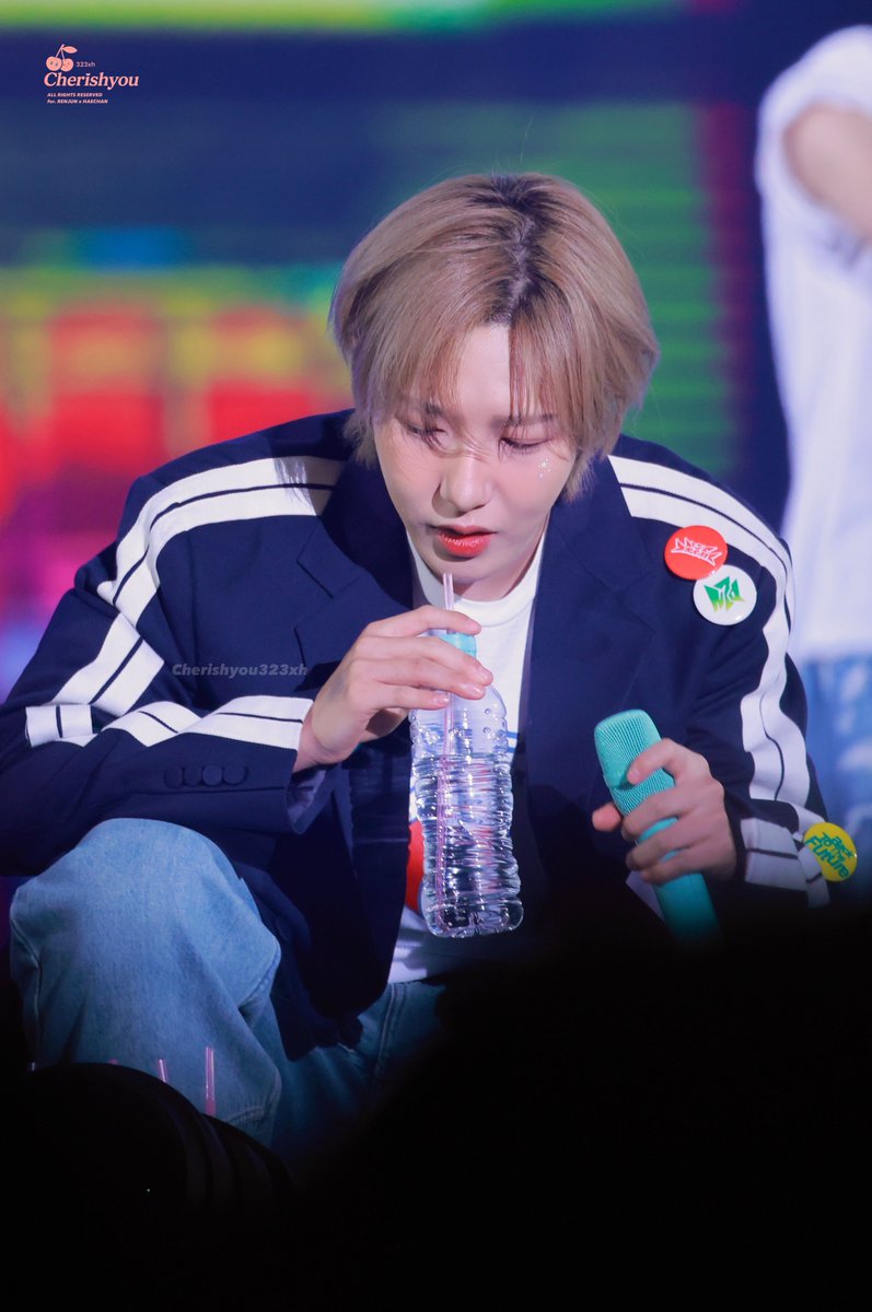 cherishyou323xh's tweet image. 260109 Osaka 🩵🪽
#런쥔 #仁俊 #RENJUN #ロンジュン