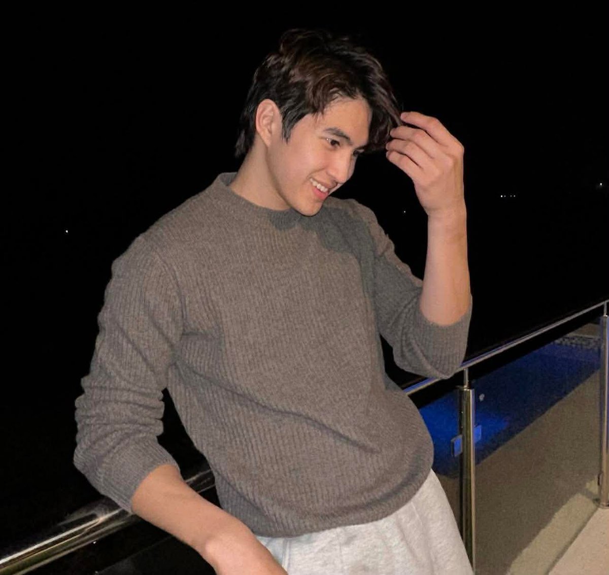 YOSHvvw's tweet image. Gwapo talaga!!!! 🫣 #AntonVinzon