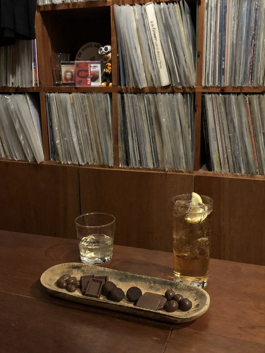 초콜릿이랑 하이볼. . . 어울리는 듯 아닌 듯…🤨