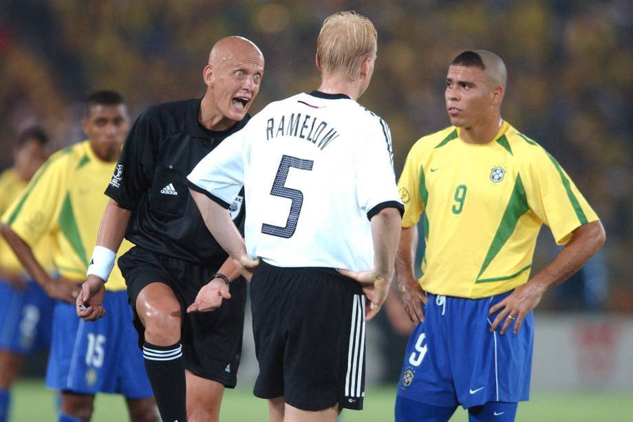 伝説の審判員、ピエルルイジ・コッリーナについて。

• 「目にVARを搭載していた」唯一の審判員。
• ピッチ上で4か国語（フランス語、スペイン語、イタリア語、英語）を操り、コミュニケーションをとることができた。
•