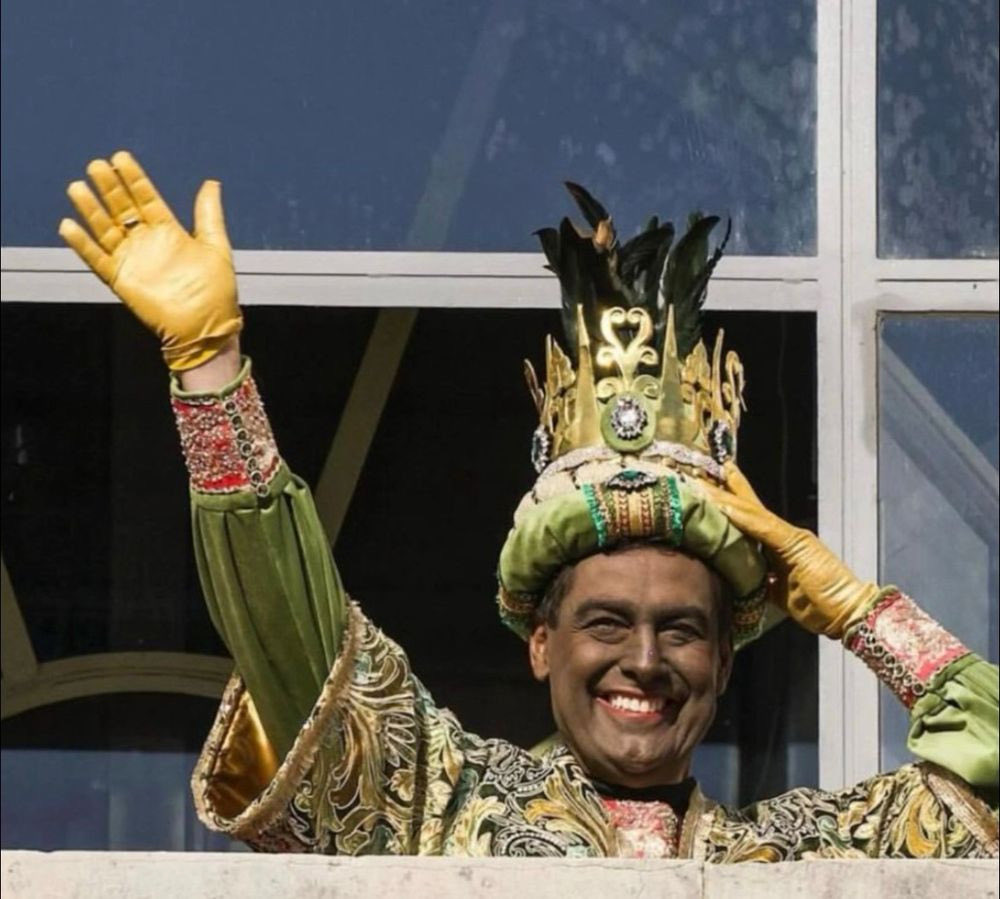 ¡Compatriotas!Como Presidente/Rey Baltasar os digo que no aceptaremos ni un euro menos de los 4000 millones que hemos pedido para la nueva financiación de Andalucía. Pretenden dejarme en ridículo ofreciéndonos 4846 millones. No daremos un paso atrás. O 4000 millones o nada. ¿Me