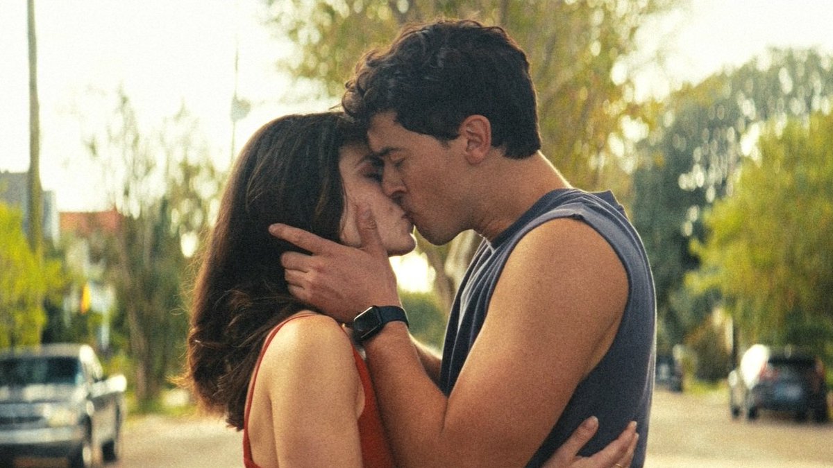 teamdeckerstar's tweet image. i love romcoms so much 🥹 ❤️ people we meet on vacation you are perfect to me