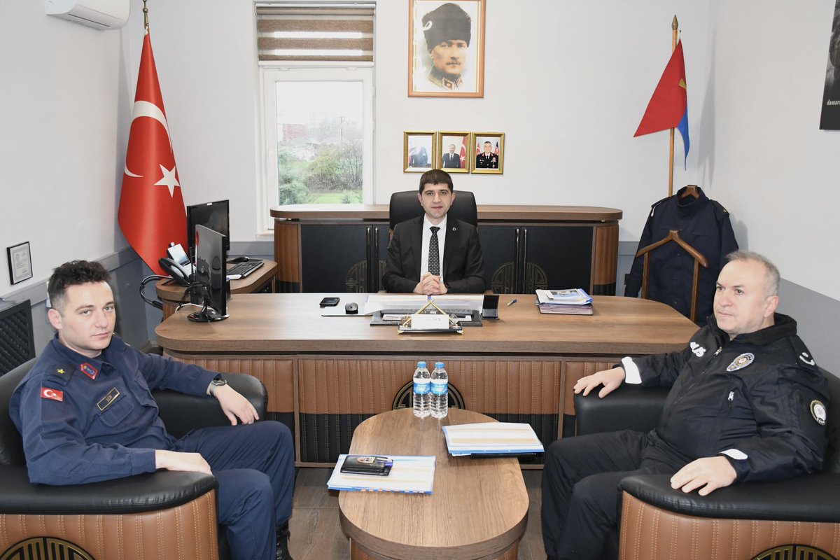 📍 İlçe Asayiş ve Güvenlik Değerlendirme Toplantısı

Kaymakamımız Sayın <a href="/Fatih_Kayabasi/">Fatih Kayabaşı</a> başkanlığında, İlçe Jandarma Komutanı J.Tğm. Mevlüt Şen ve İlçe Emniyet Müdürü Ramazan Aktaş’ın katılımıyla Asayiş ve Güvenlik Değerlendirme Toplantısı gerçekleştirildi.

📌 Toplantıda; 2025