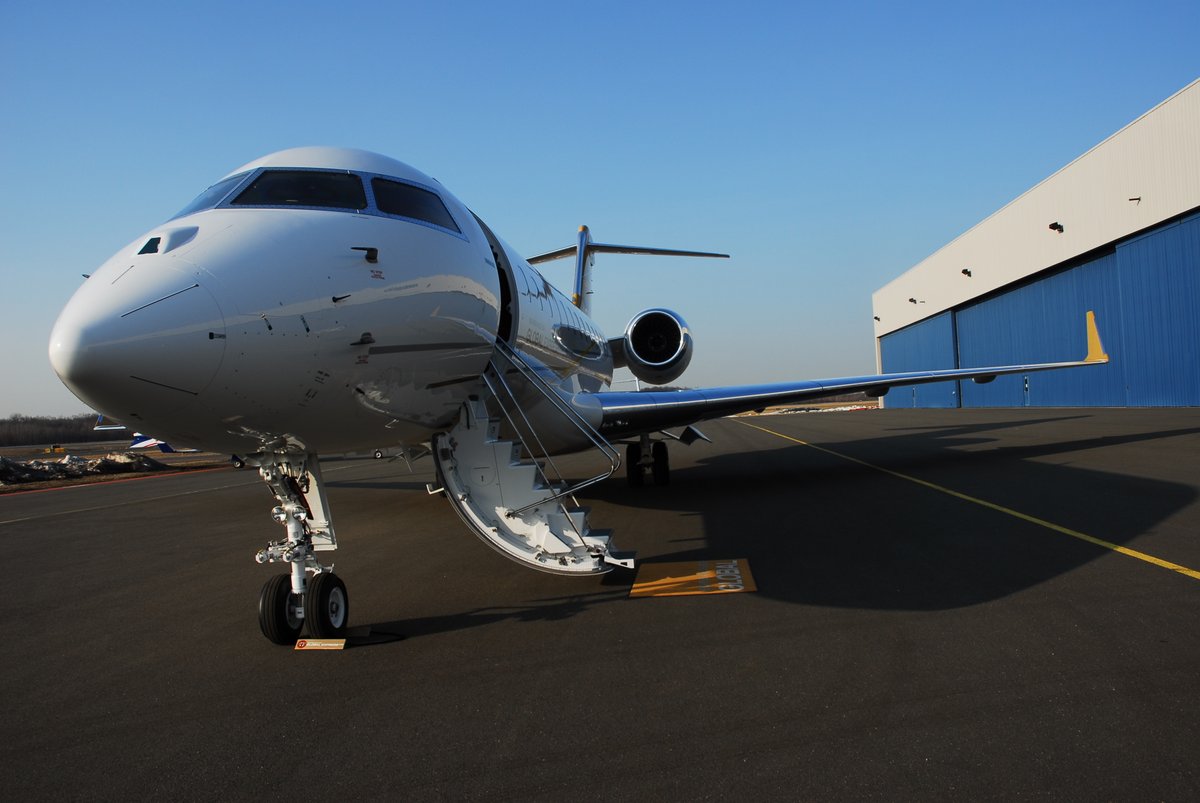 YOU NEED AN INSIDER PILOTING YOUR AIRCRAFT ACQUISITION ✈️
Navigating private jet acquisitions can be complex and overwhelming—even for seasoned owners. At Integral Aviation Solutions Inc., you gain true industry insiders with over 120 years of collective experience firmly on your