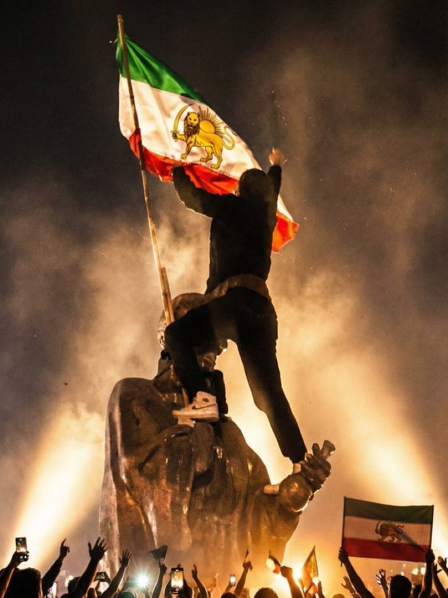 La force de cette photo.

Gloire au peuple iranien, qui continue de résister face à la violente répression du régime des mollahs pour retrouver sa liberté !

Vous allez y arriver ! 💚🤍🦁❤️