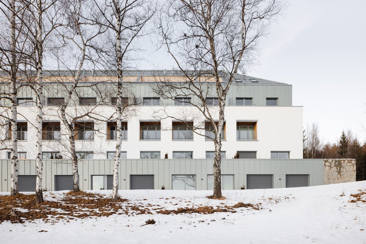 Archello's tweet photo. Atrium Architekti reworks a former sanatorium through adaptive reuse, retaining its concrete skeleton while introducing zinc-titanium cladding, re-laid granite, and a reconfigured roof.
https://t.co/XC1nlT9gAs
#AdaptiveReuse #ZincCladding #MountainArchitecture https://t.co/5j60ENQviy