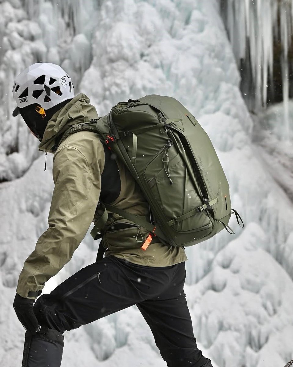 PGYTECH_global's tweet photo. 🌲❄ Fern Green in a white world? That's a vibe.
The OnePro Focux isn’t just surviving the snow — it’s making your winter shoots look epic. Built to handle the chill so you can focus on the thrill. 🏔
📸: @kamixx_hyke
#PGYTECH #MakeCreationEasier #OneProFocux #WinterShooting https://t.co/11cGu0xVgM