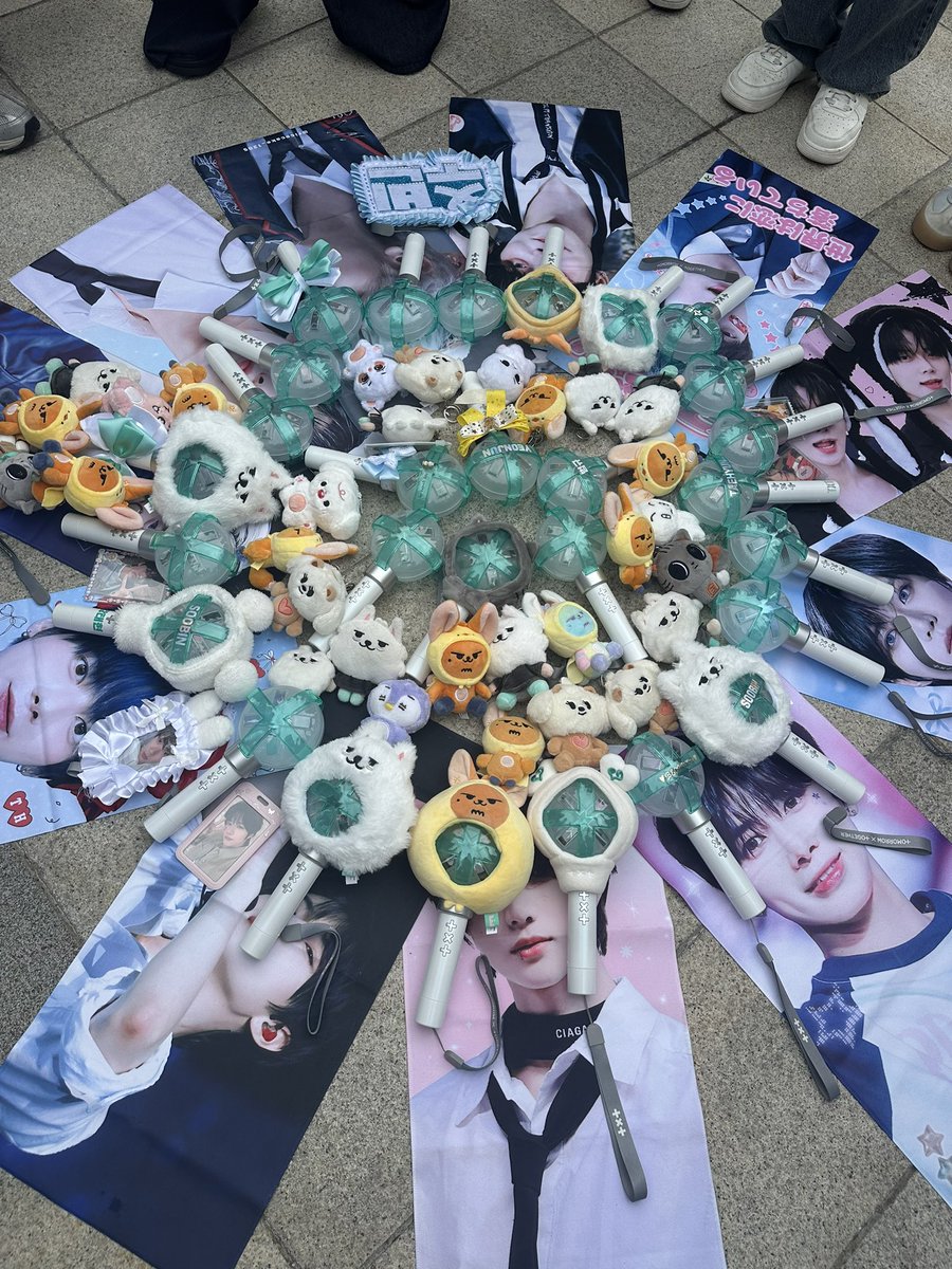 seohn_3's tweet photo. #마법진 #투바투콘서트 
< 2026 TXT MOA CON >

같이 마법진 찍으실분 구해요!!
저번 콘에 60명 찍었을정도로 많이 왓어요..
이번에도 같이 찍어요🤍

-중콘/막콘 예정이신분들!!
-장소,시간 당일 공지

♡ = DM

-rt 부탁해요..🥺♡ https://t.co/lPoIuoS5az