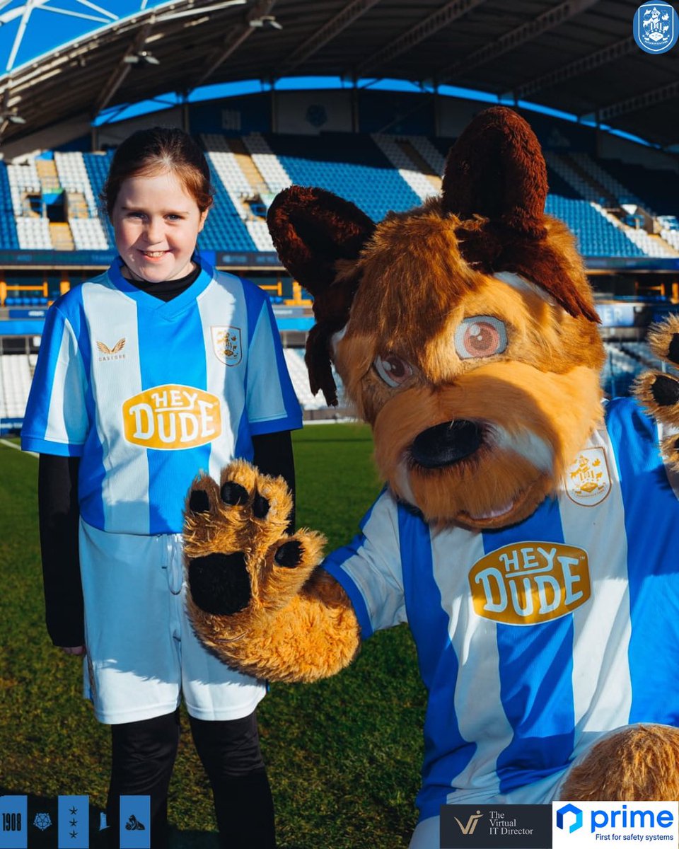 htafcwacademy's tweet photo. One of our U11’s was a Mascot for Huddersfield Town vs Exeter last week ☺️

Here’s a snap of Lola and Terry 🤩⚡️ https://t.co/our49povHE