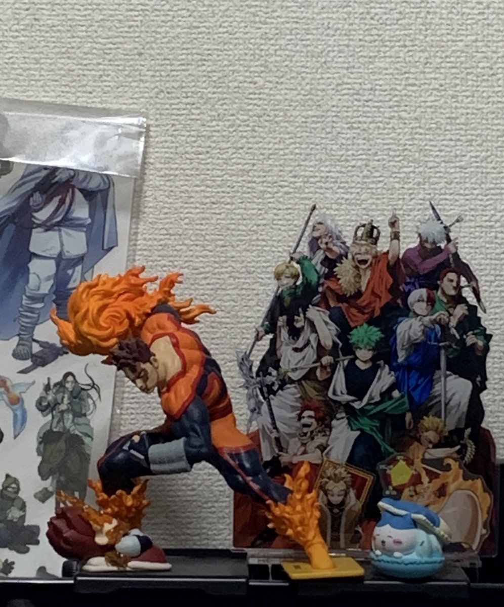 raitanun's tweet image. 今日またえんぢくんのフィギュアを不手際で落としてしまったんだけど、落とした時
あぁ！！！えんぢくぅん！
って流れるように言葉が出て来て自分で引いちゃった、、、
ちなみにハチワレちゃんを置こうとして落としました可愛いね