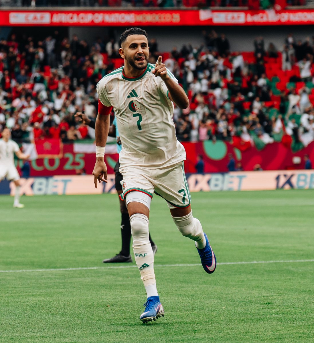 la_vagueverte's tweet photo. Riyad Mahrez : 

« Ce sera ma dernière CAN. Je veux gagner à nouveau la Coupe d’Afrique des Nations avec cette génération, j’en ai vraiment envie. » https://t.co/DGMMr6XzQy