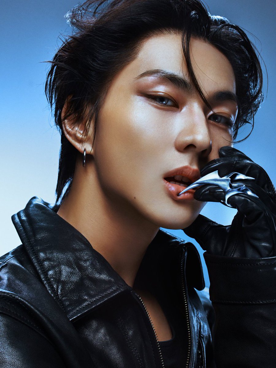 yjwszn's tweet image. whoever directed these shots knew exactly what they were doing cause wtf… each shot was perfectly framed to highlight his features… especially his eyes…

also can i just say that i love how they didn’t whitewash the boys for these concept photos…