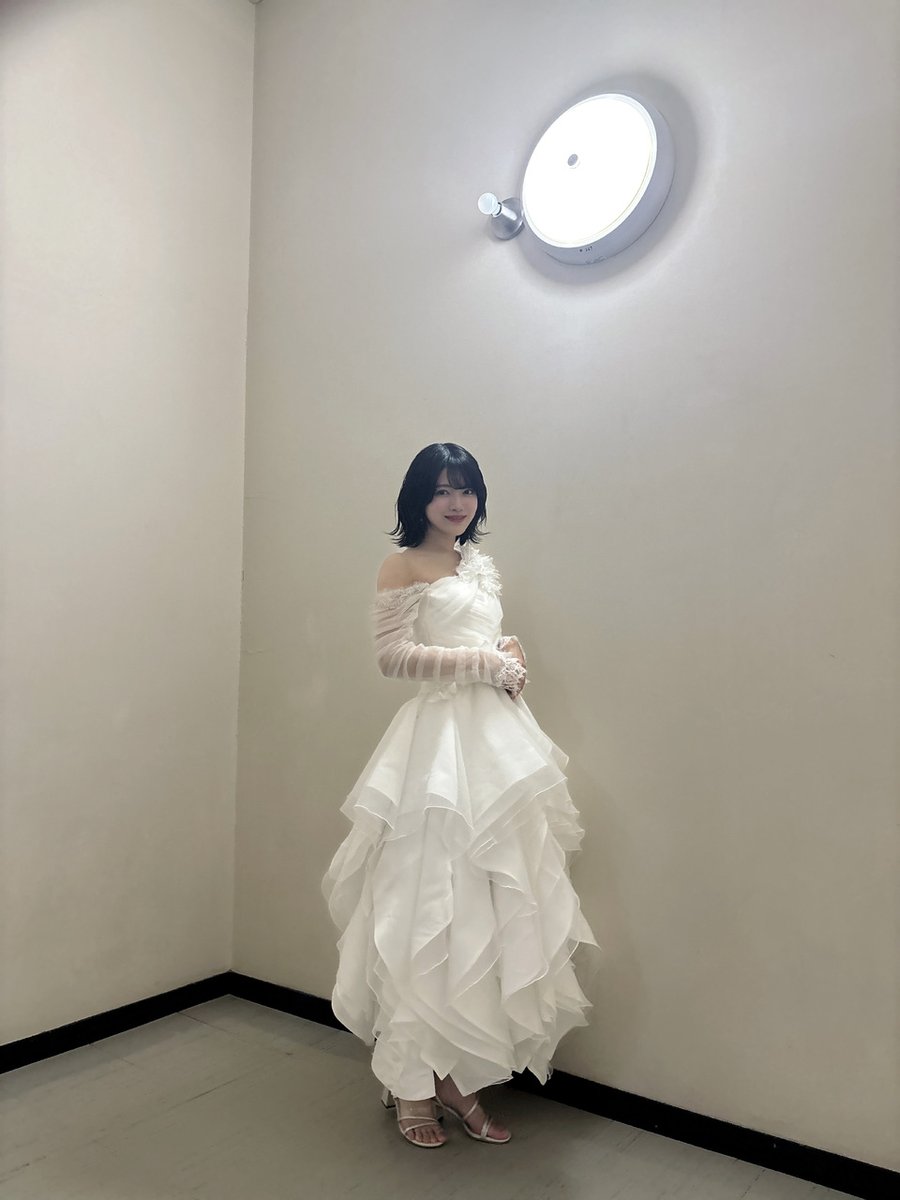 nogizaka46's tweet photo. 【ブログ更新 林瑠奈】 光のような一年でした。 https://t.co/LkNF4H2UyD https://t.co/dQSouLjX4z
