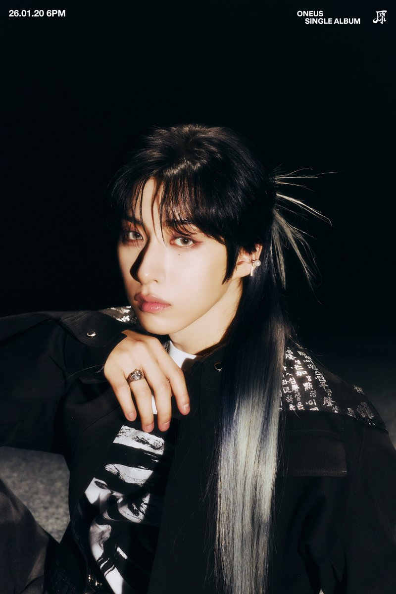official_ONEUS's tweet image. [#원어스]

SINGLE ALBUM [原] 

🌑 SOLO CONCEPT PHOTO #1 🌑 
🕯️ XION 🕯️

2026.01.20 6PM (KST) RELEASE✔

#ONEUS #原 #Grenade 
#시온 #XION