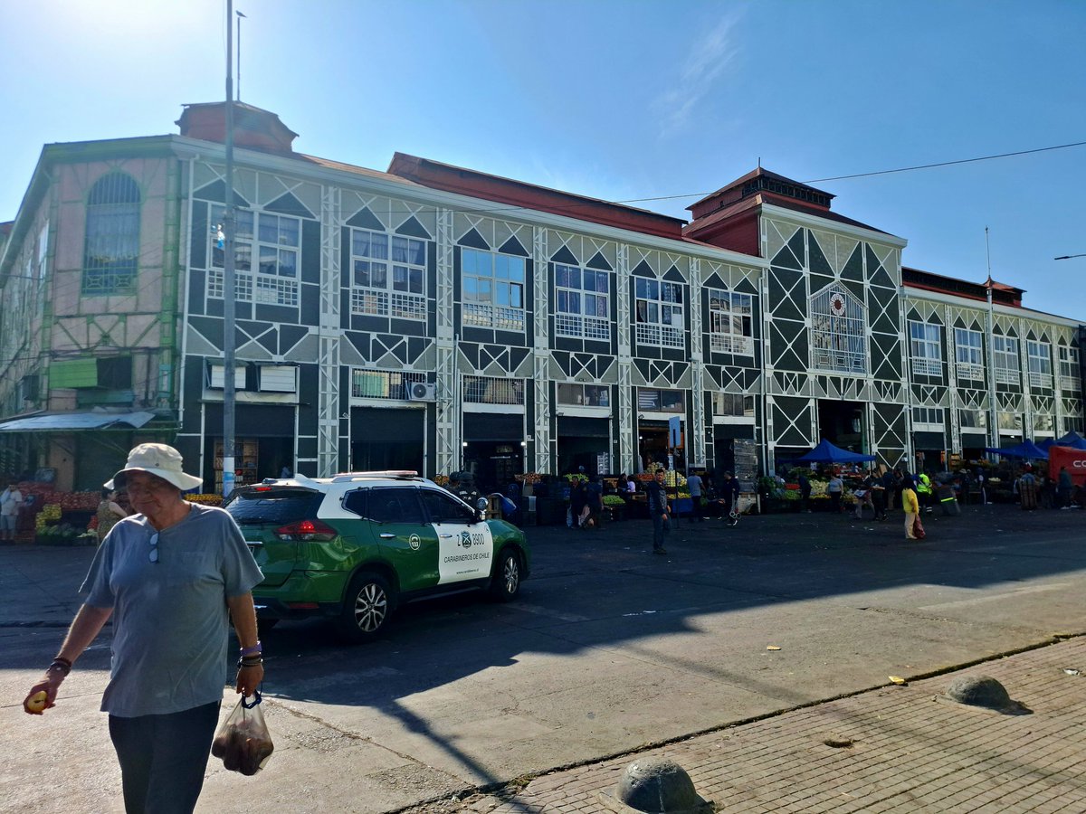 FOTOS: Avanza recuperación de fachadas del Mercado El Cardonal  de #Valparaíso en conjunto con operativos de seguridad como el que pudo observarse hoy viernes.