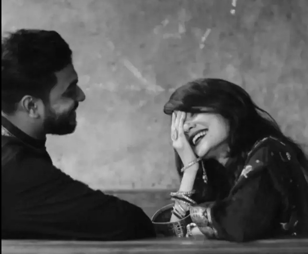 ___Humo__'s tweet image. Hábleme todos 
los días,
búsqueme 
que a veces me 
pierdo, cuénteme 
si en ese sorbo
de café estoy 
en sus pensamientos.
Sienta como 
estando cerquita 
nos hacemos 
tanto bien, 
sepa que 
aunque me aleje 
y me esconda,
usted y su recuerdo
siempre están conmigo 💕