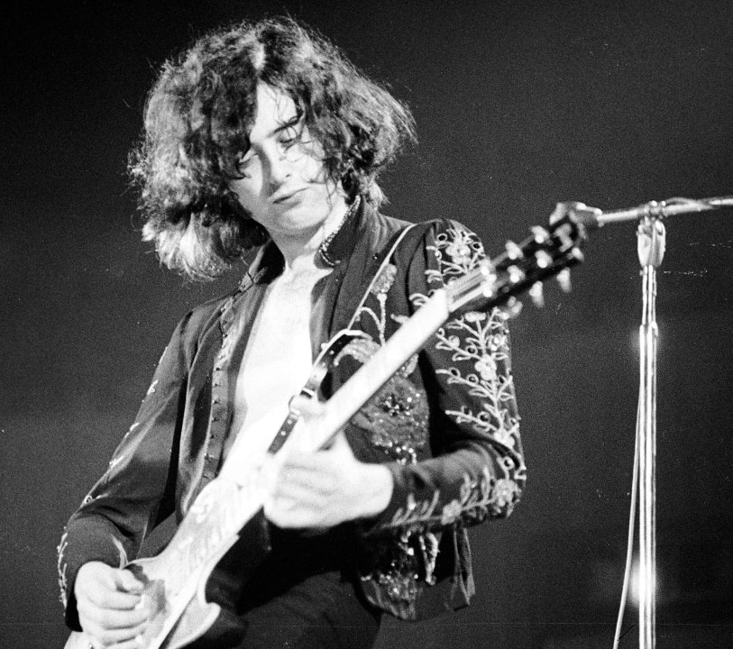 Felíz cumpleaños 82  al maestro Jimmy...🙂‍↕️